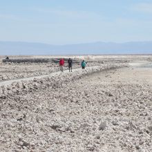 アタカマ塩湖と散策路