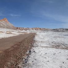 広い道路を歩きました