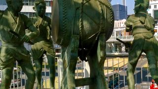 駅前にありました。