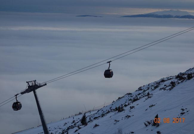 スイス・オーストリアにはない絶景。眼下にスキー場。