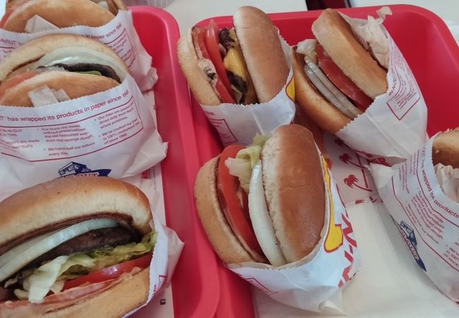 ハンバーガーショップ インアンドアウトバーガー (ヴァンナイス店) クチコミ・アクセス