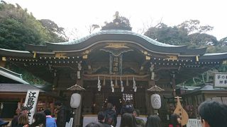 3ヶ所に別れた大きな神社 スニーカーで行きましょう