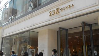 銀座中央通り沿いにある旗艦店です