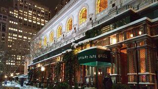 冬季にはスケートリンクが営業