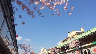 土産屋が連なる