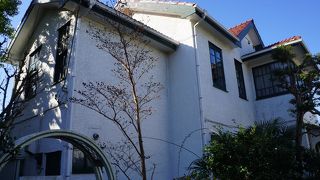 特徴はかわいらしい玄関ポーチ