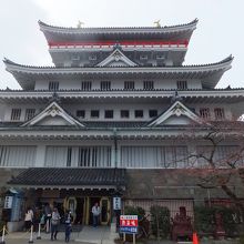 熱海城の全景です。