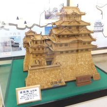 沢山のマッチ棒から作られた姫路城です。