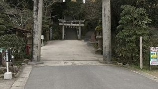 玉作神と湯神が祀られています。