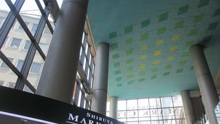 渋谷駅から道玄坂の上まで通路としても活用できる点が気に入っています