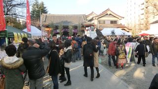 境内に、芸人、文人の足跡がいっぱい