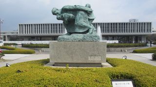 力強い母の姿です