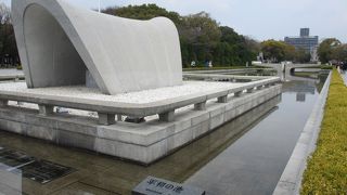 水をたたえています