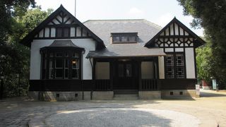 復元された建物です