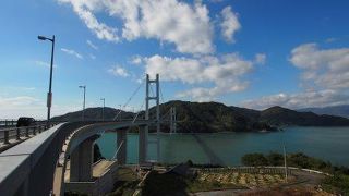 ミカンの香りに包まれながら眺める橋