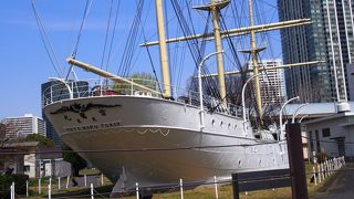 白い船体が美しい