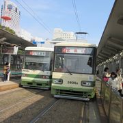 駅名の通り、この駅の目の前に原爆ドームがあり平和記念公園です