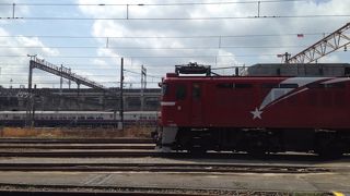 新幹線などが並ぶ