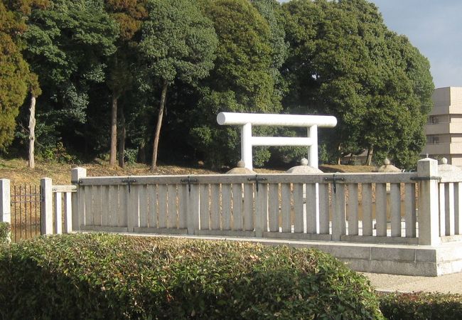 旧西国街道沿いの天皇陵