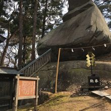 大きな岩です。