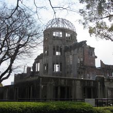 原爆ドーム前電停側より望む