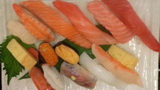 ランチは1400円からいろいろ