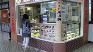 新幹線上りホームの駅弁屋さん