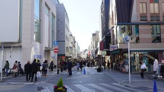 名物の洋菓子屋さんやパン屋さんもあって