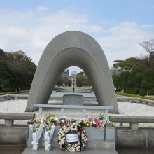 原爆死没者慰霊碑