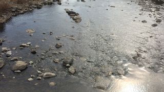 中心部までの道なりにある川