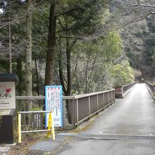 店は青梅街道から数馬橋を渡った対岸です