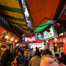 このような通りが続いています