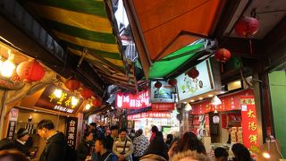 台湾らしいお店が並ぶ