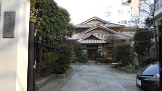 松が谷二丁目にある浄土宗寺院