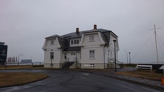 東西冷戦終結の話し合いが行われた建物。意外と小さい。。