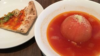 パン食べ放題のピザ版ランチ