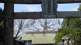 高槻城址公園隣りの神社