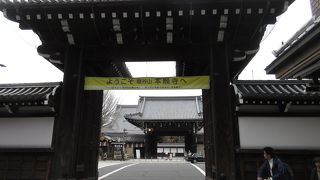 堀川通を挟んで ♪