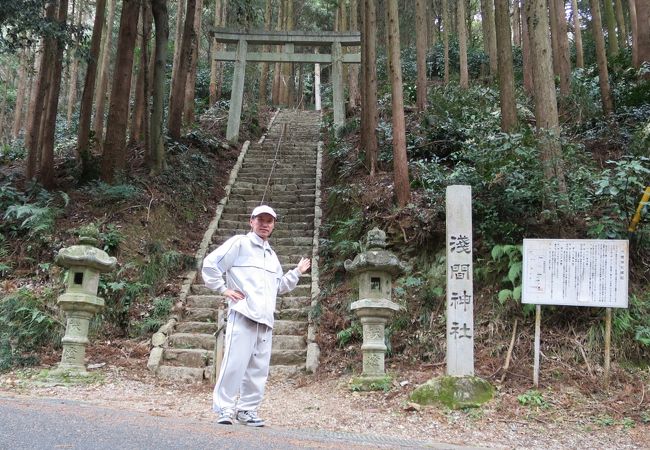 県境の峠に神社ありました！