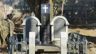 外国人墓地では生麦事件の犠牲者の墓も