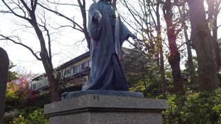 公園入り口でよく目立つ。