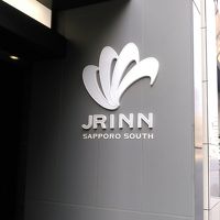 狭いエントランス