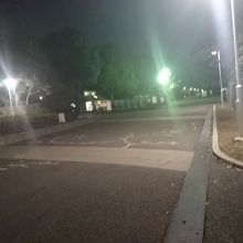 街灯があり明るい