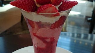いちごのパフェ