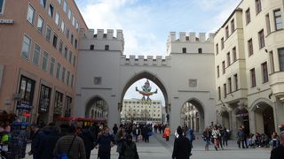 ノイハウザー通りの入口