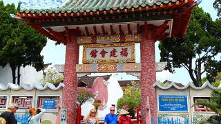 華僑の人々の集会所で天后聖母が祀られているホイアンの代表的な観光スポット