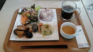 野菜たっぷりのお総菜が選べるランチプレート