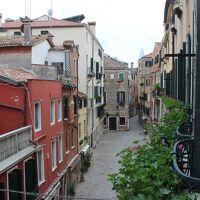 客室から見たヴェネチアの下町の街並み