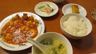 ランチ定食を食べて満足