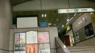 夜遅くまで営業、終演後に使えて便利